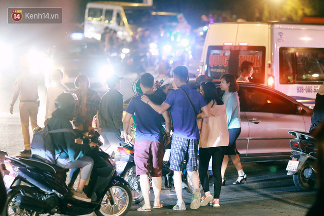 Đà Lạt chật kín du khách và phương tiện, các ngả đường ùn tắc kinh hoàng tối 30/4